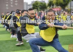 助威声此起彼伏，赛场上火药味十足